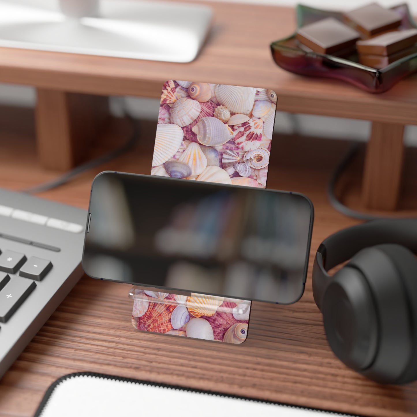 Phone Stand – Shell Scatter