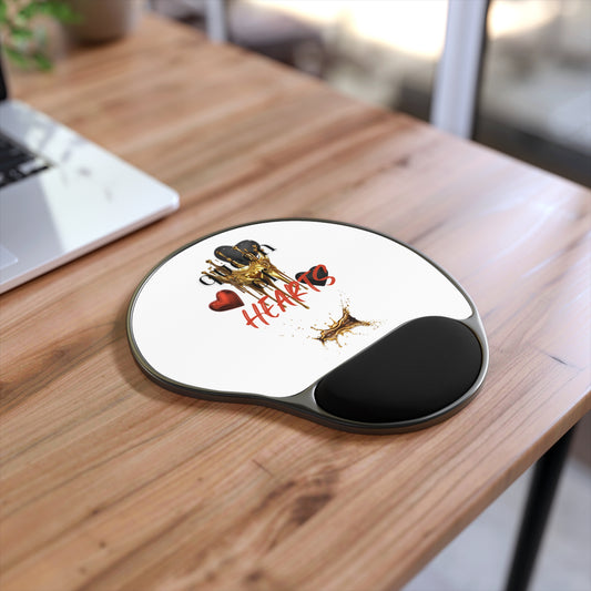 Ergonomic Mouse Pad with Wrist Rest – Queen of Hearts