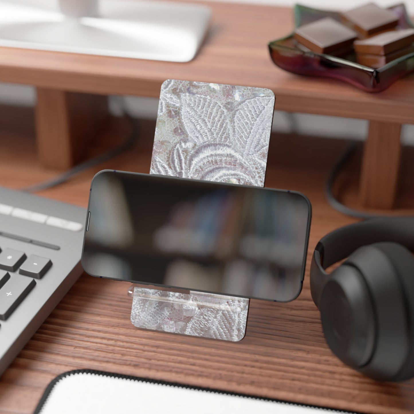 Phone Stand – Lace Veil