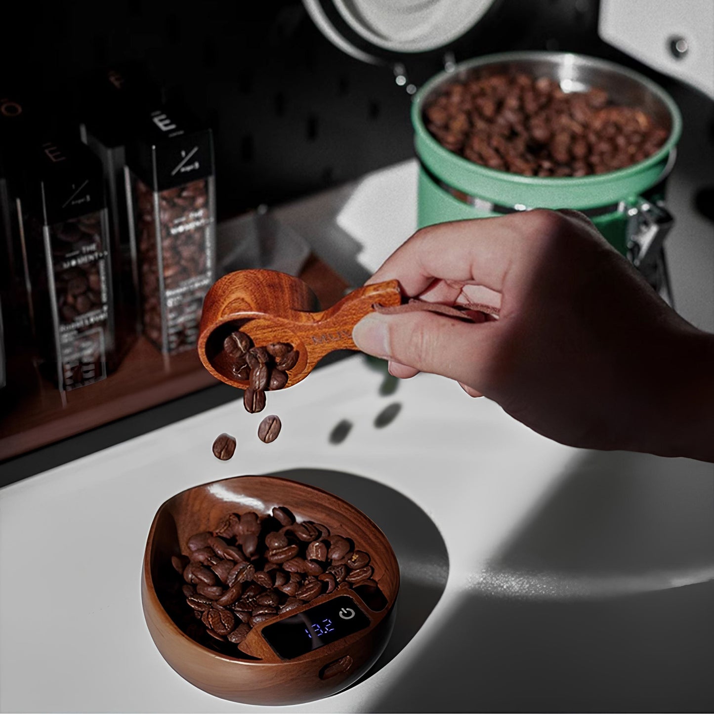 Electronic Walnut Coffee Scale - Precision Weighing with Leaf Design