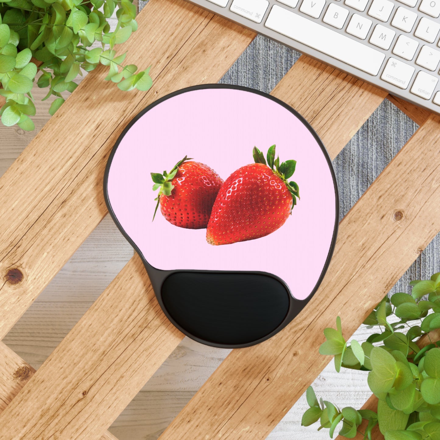 Ergonomic Mouse Pad – Strawberry Sweet
