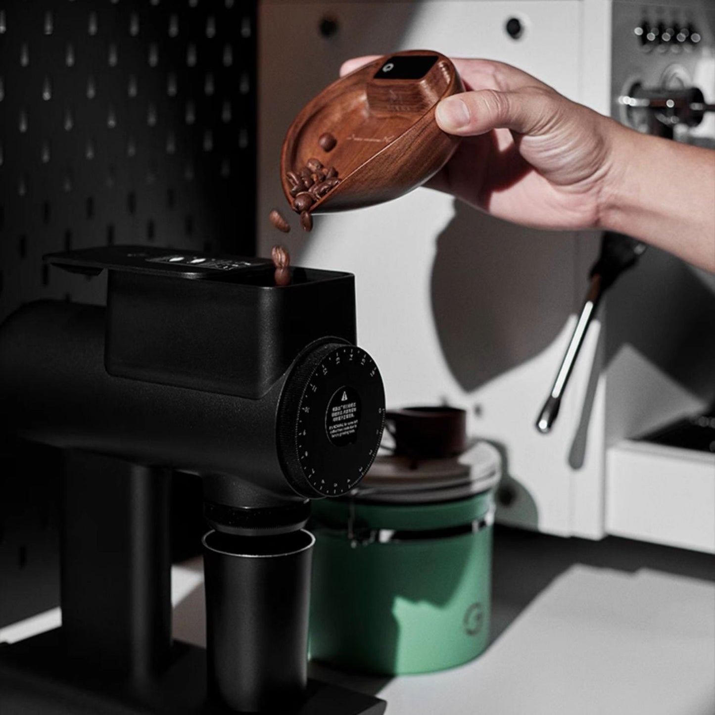 Electronic Walnut Coffee Scale - Precision Weighing with Leaf Design