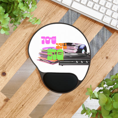Ergonomic Mouse Pad with Wrist Rest – 70s Spin