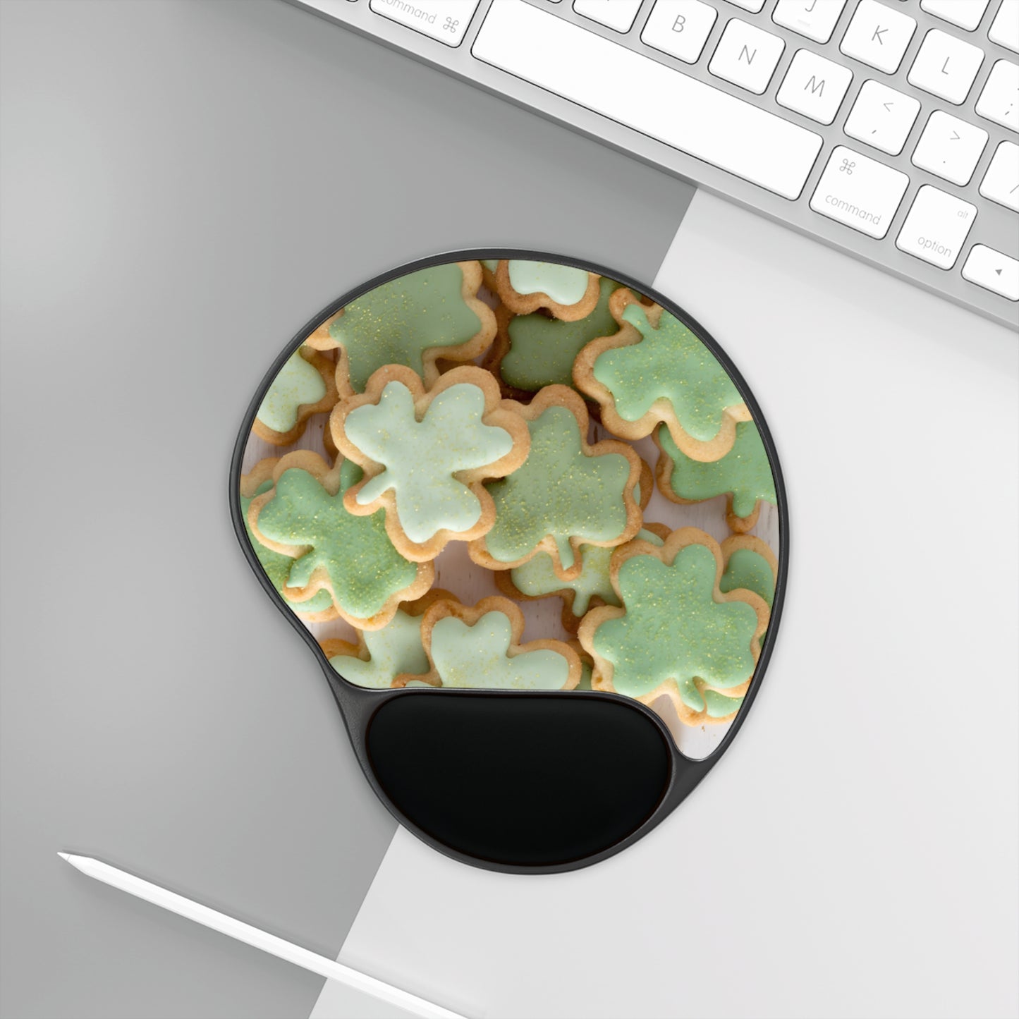 Ergonomic Mouse Pad with Wrist Rest – Mint Clover Cookies