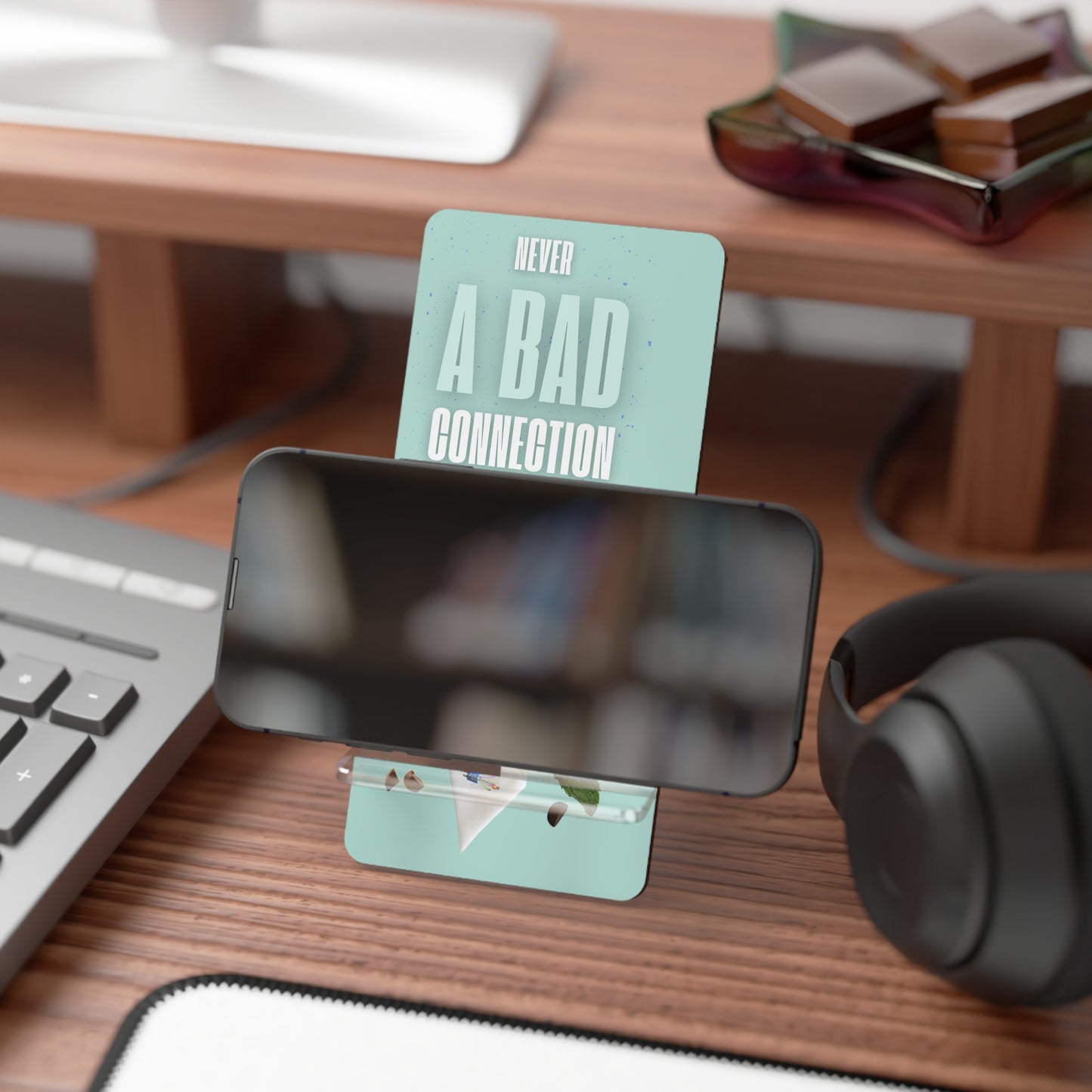 Never a Bad Connection – Mint Ice Cream Phone Stand