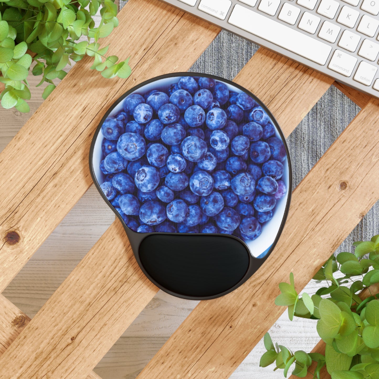Ergonomic Mouse Pad – Chilled Blueberries
