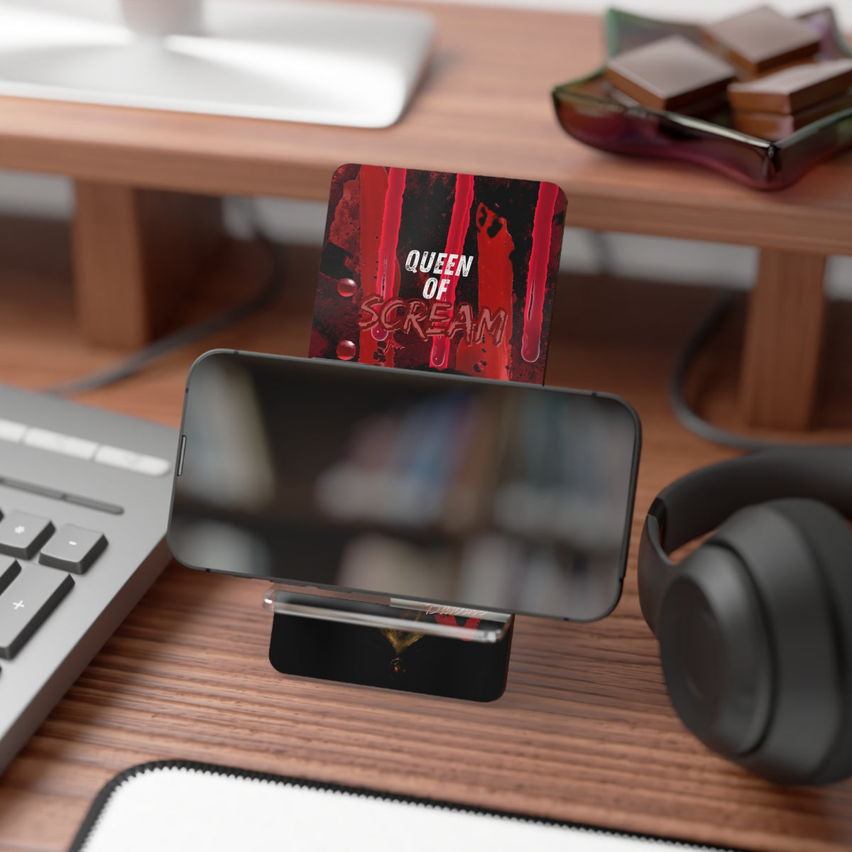 Phone Stand – Queen of the Scream
