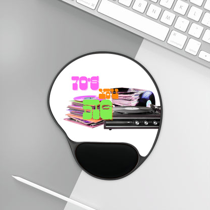 Ergonomic Mouse Pad with Wrist Rest – 70s Spin