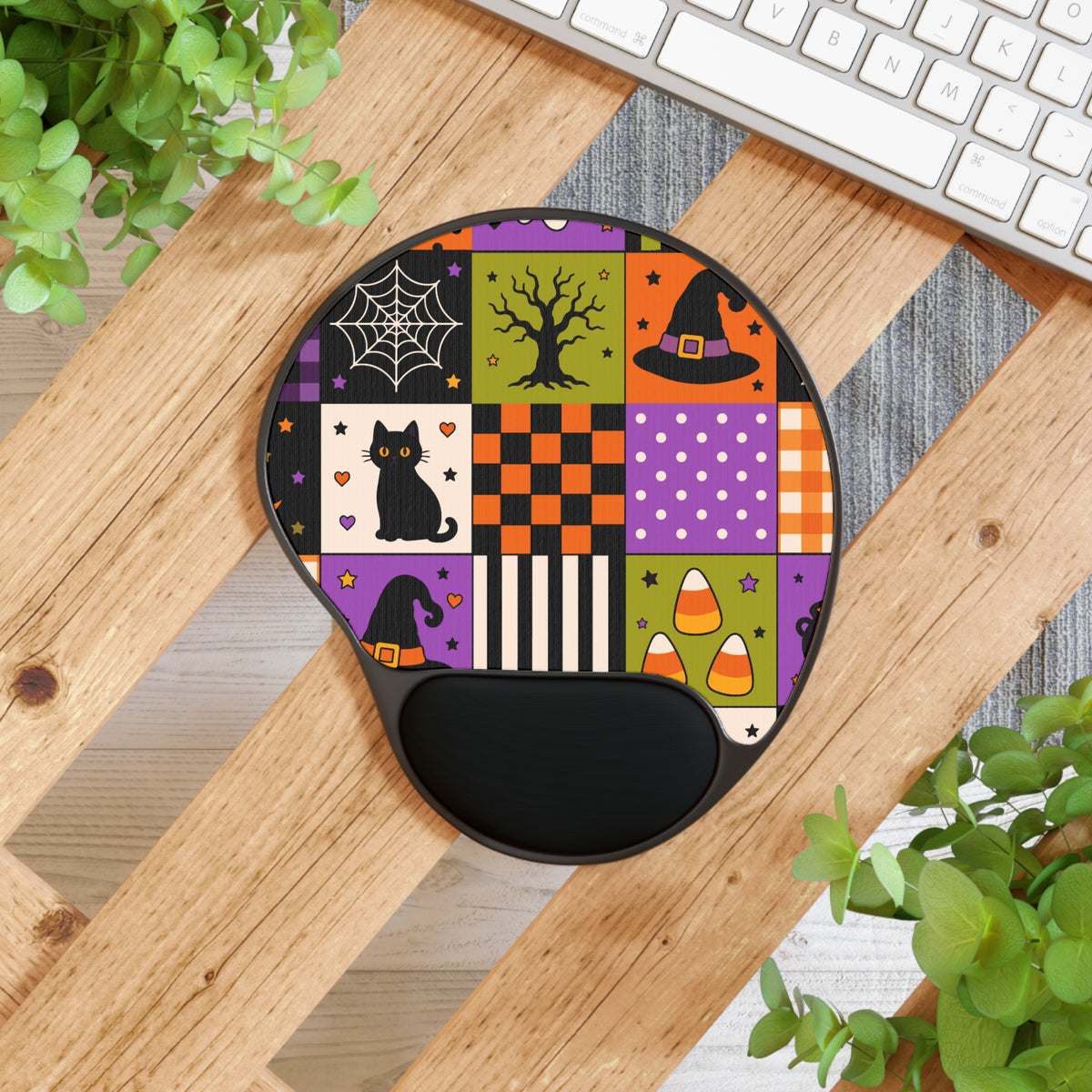 Ergonomic Mouse Pad – Spooky Patchwork