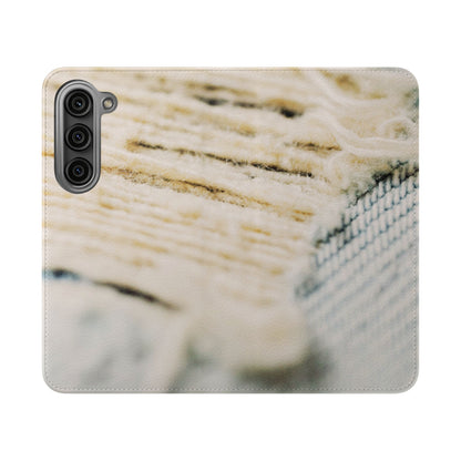 Flip Case – Woven Warmth