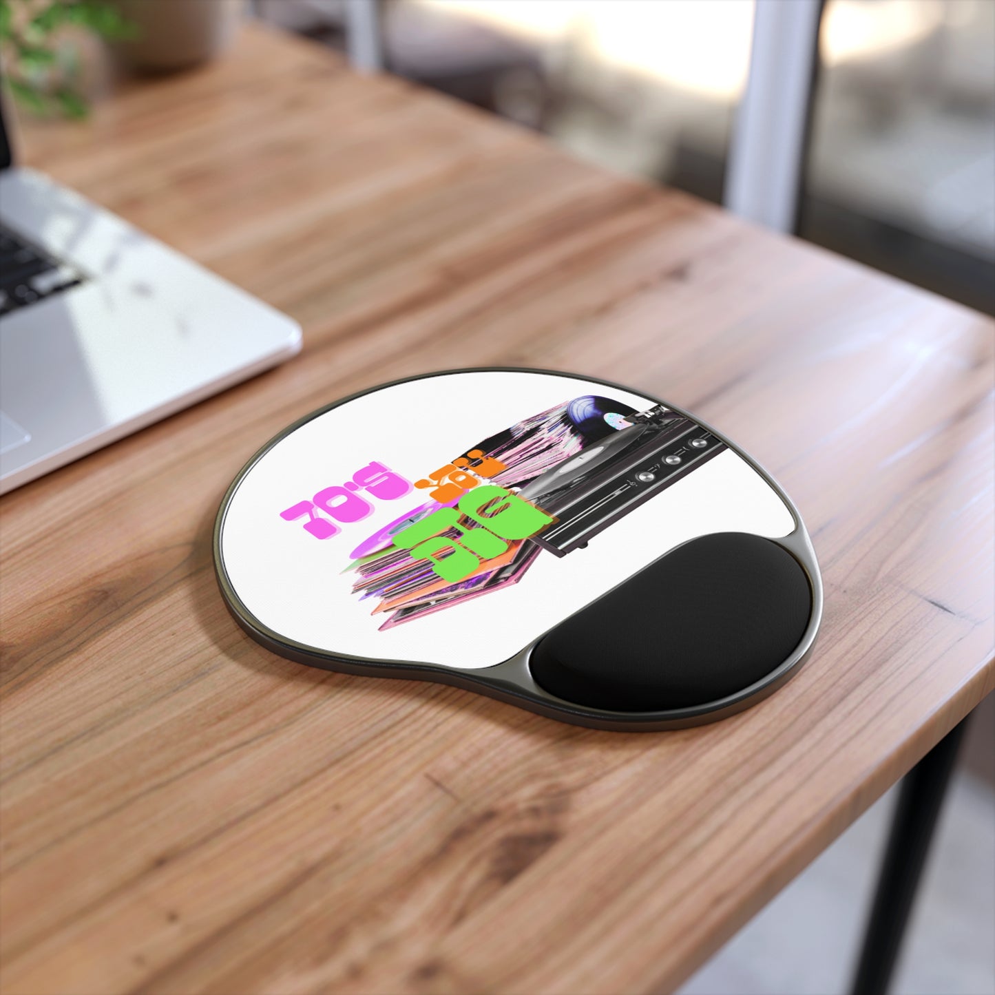 Ergonomic Mouse Pad with Wrist Rest – 70s Spin