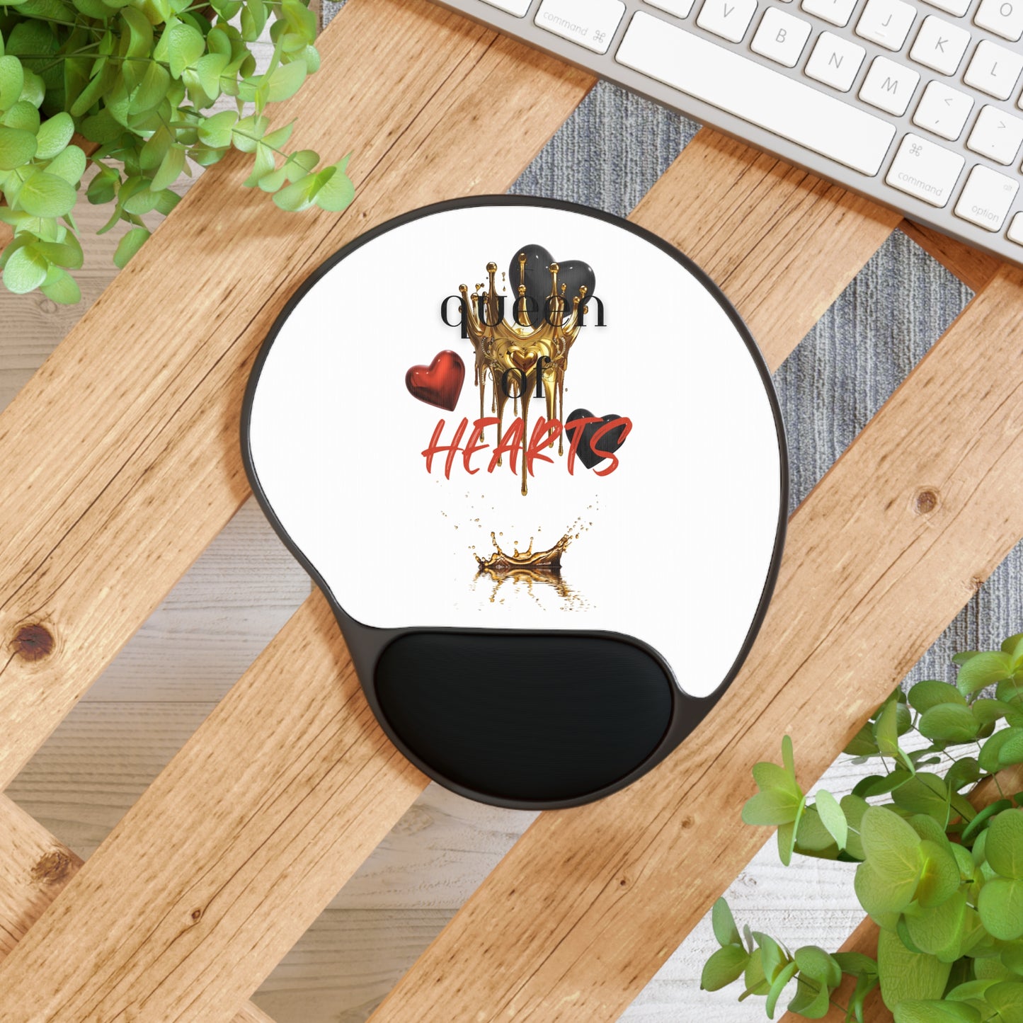 Ergonomic Mouse Pad with Wrist Rest – Queen of Hearts